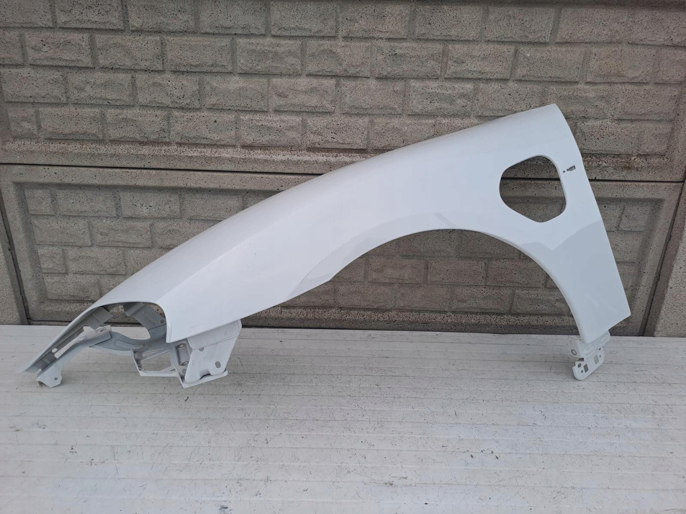 Aripa fata stanga Porsche Taycan 9j1 9 J