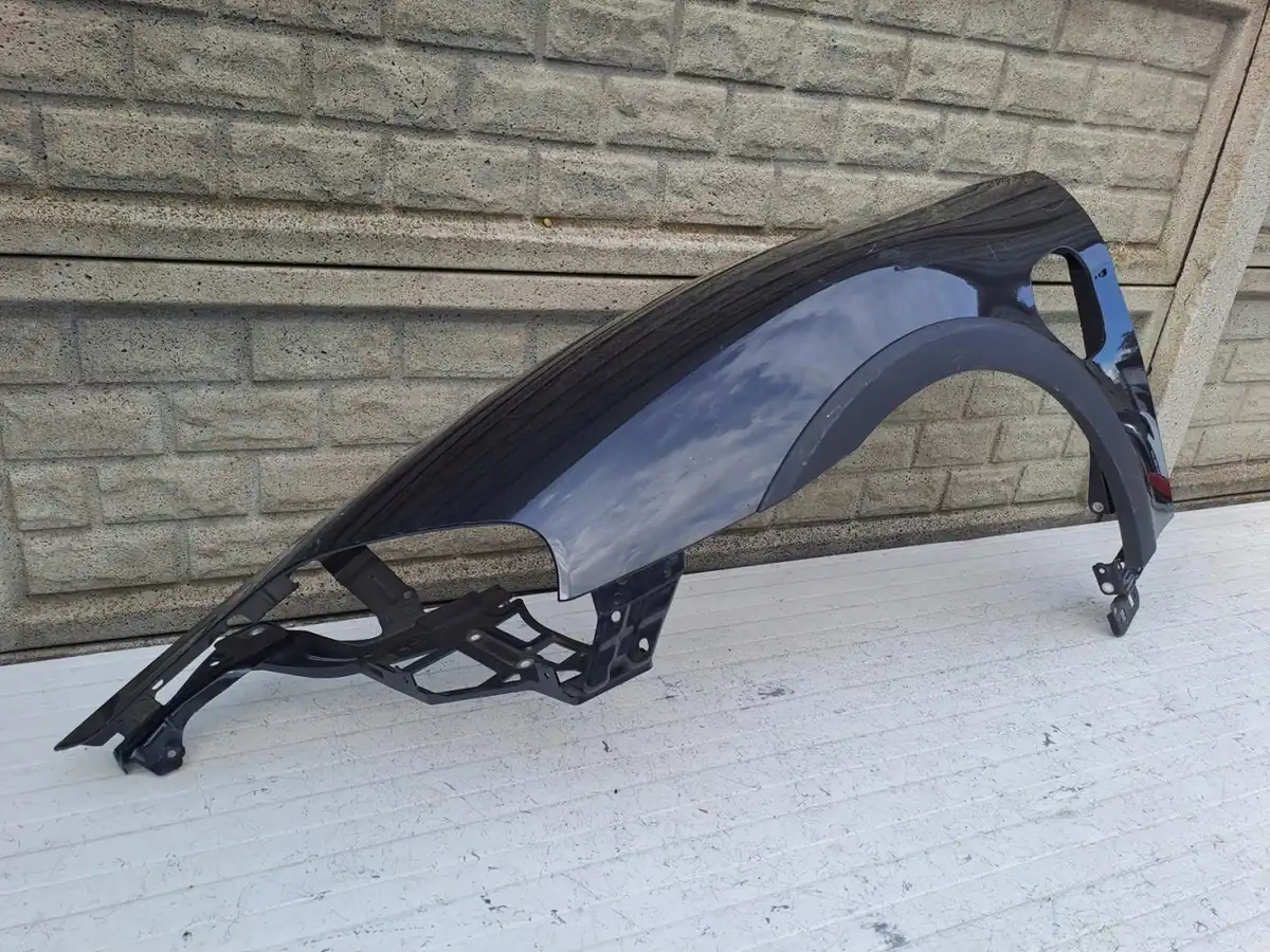 Aripa fata stanga Porsche Taycan 9j1 9 J