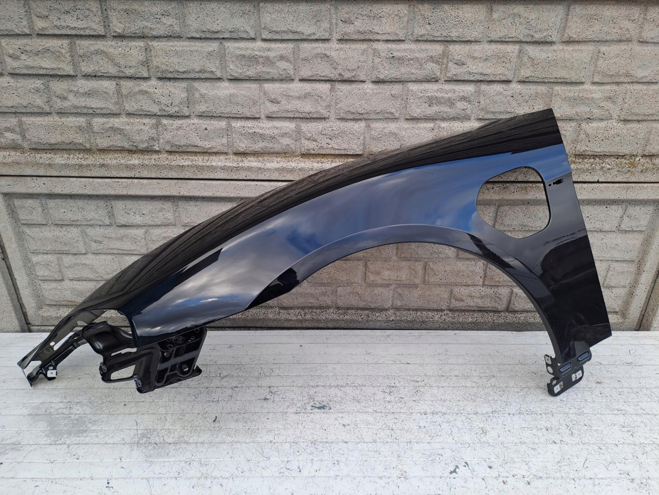 Aripa fata stanga Porsche Taycan 9j1 9 J