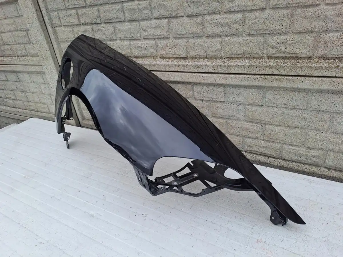 Aripa fata dreapta Porsche Taycan 9j1 9 J