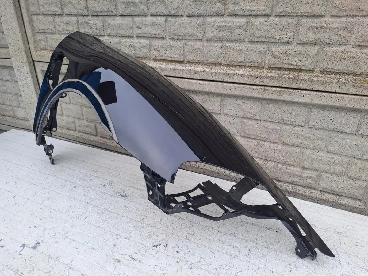Aripa fata dreapta Porsche Taycan 9j1 9 J
