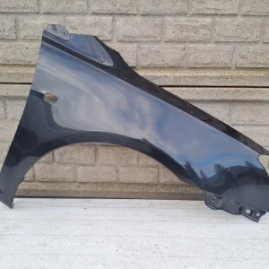 Aripa fata dreapta Toyota Avensis T25 2003 2006