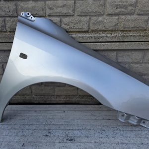 Aripa fata dreapta Toyota Avensis T25 2003 2006