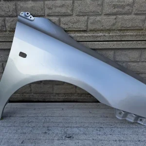 Aripa fata dreapta Toyota Avensis T25 2003 2006