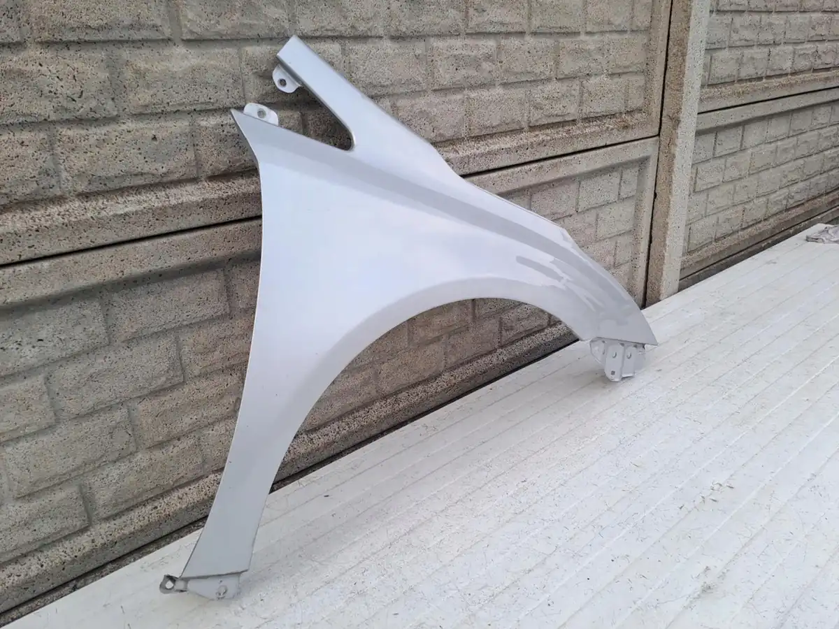 Aripa fata dreapta Toyota Avensis T27 09 15
