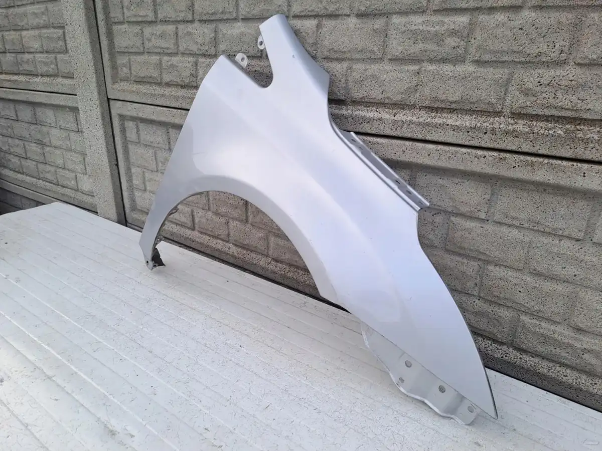 Aripa fata dreapta Toyota Avensis T27 09 15