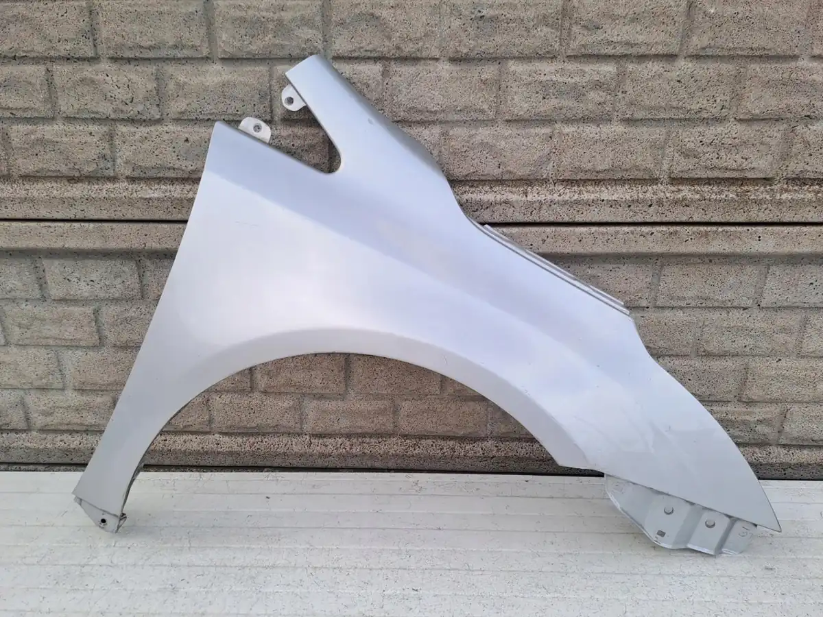 Aripa fata dreapta Toyota Avensis T27 09 15
