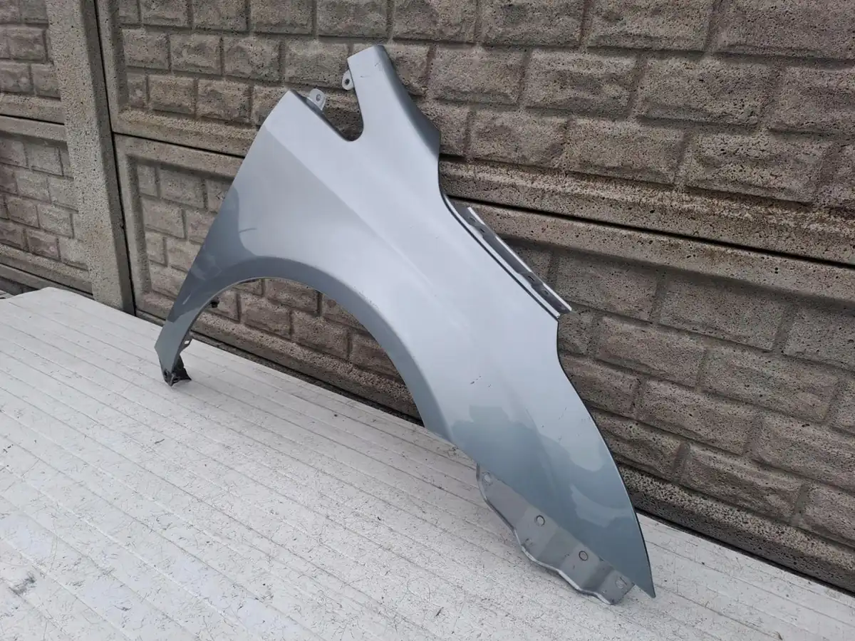 Aripa fata dreapta Toyota Avensis T27 09 15
