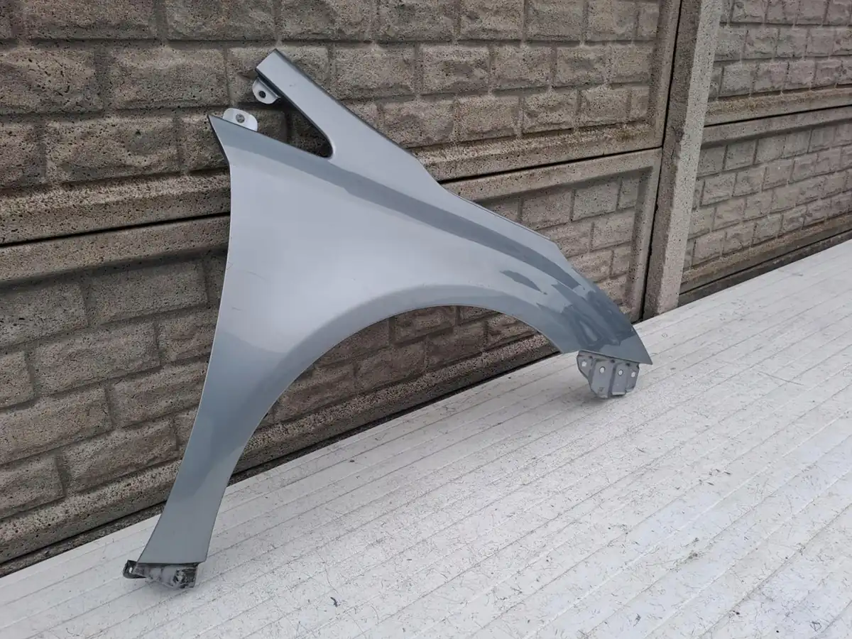 Aripa fata dreapta Toyota Avensis T27 09 15