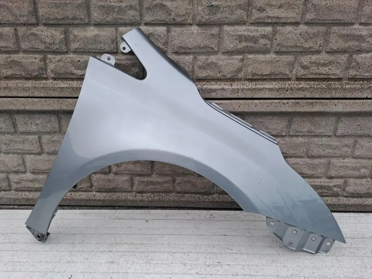 Aripa fata dreapta Toyota Avensis T27 09 15