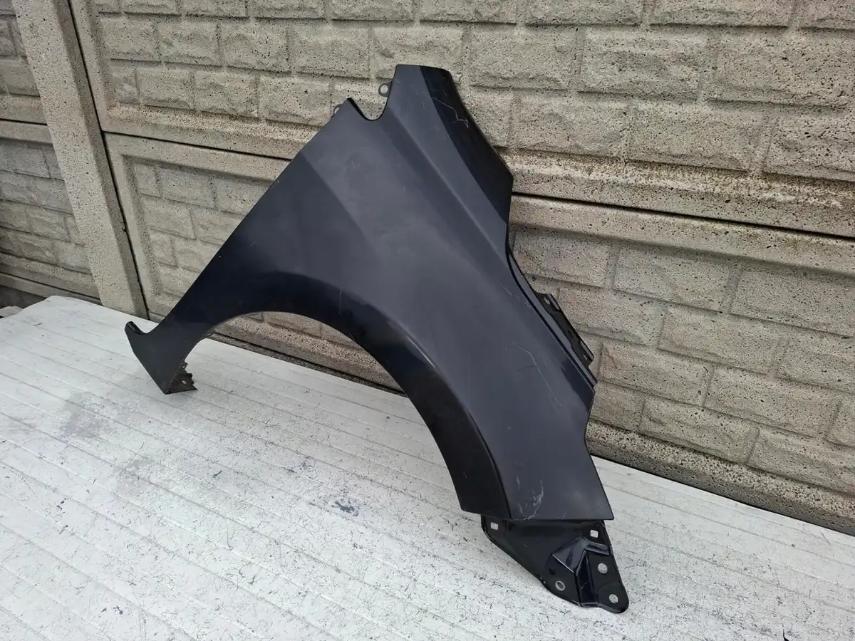Aripa fata dreapta Toyota Corolla E16