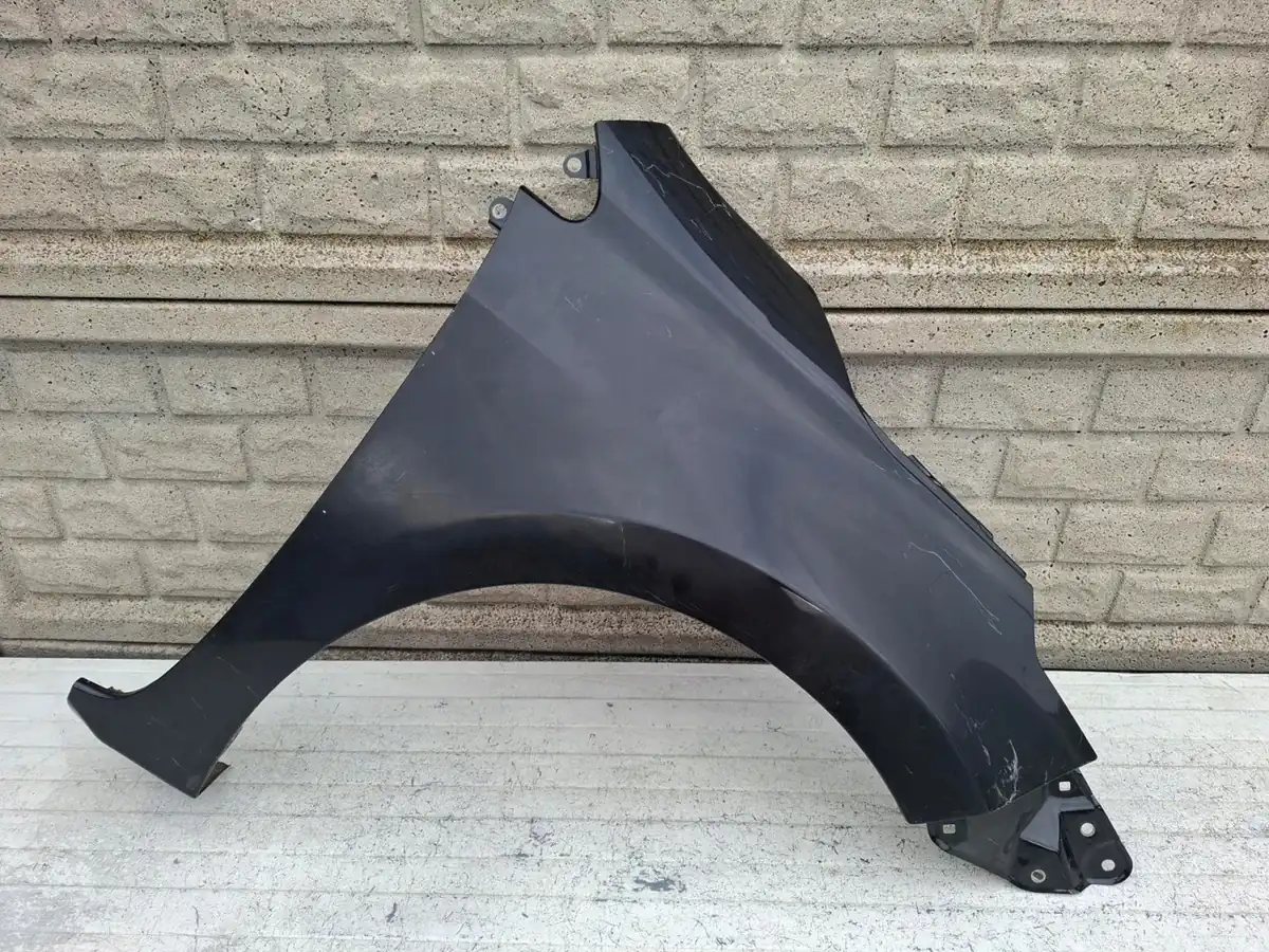 Aripa fata dreapta Toyota Corolla E16