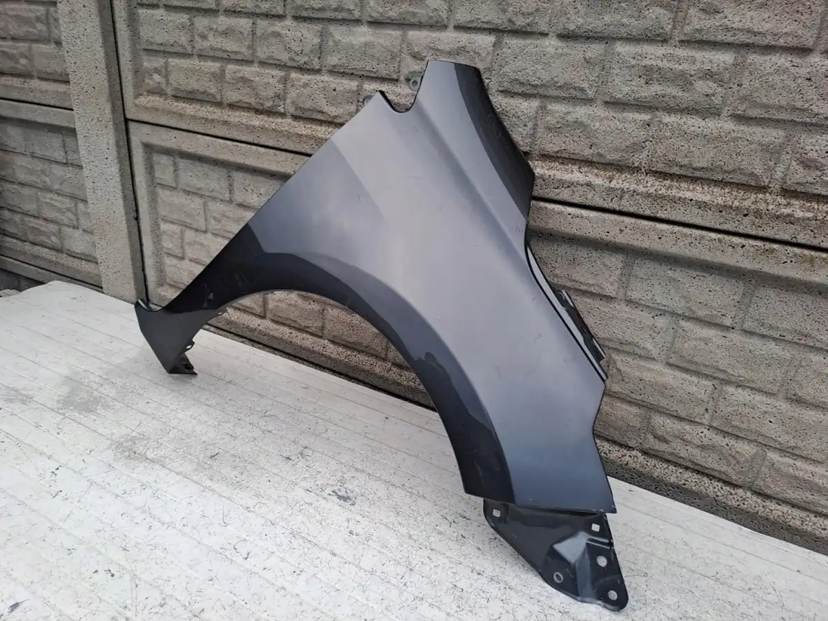 Aripa fata dreapta Toyota Corolla E16