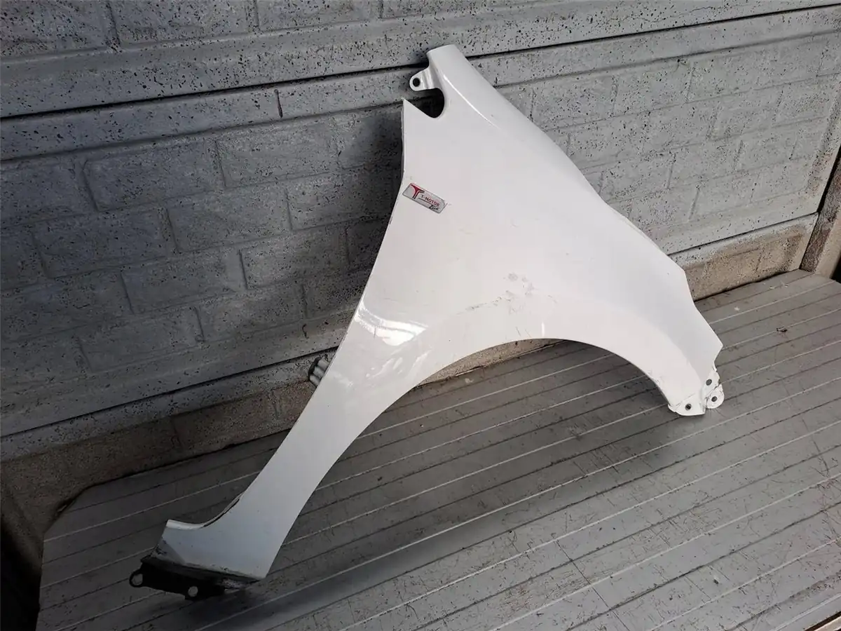 Aripa fata dreapta Toyota Corolla E16