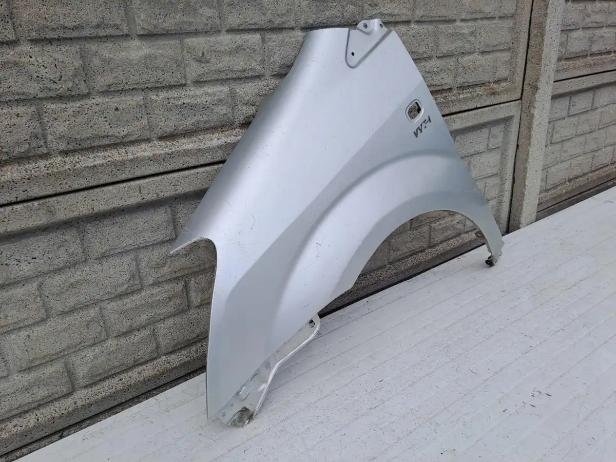 Aripa fata stanga Toyota Corolla Verso 04 08
