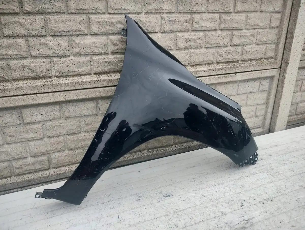 Aripa fata dreapta Toyota Hilux 15