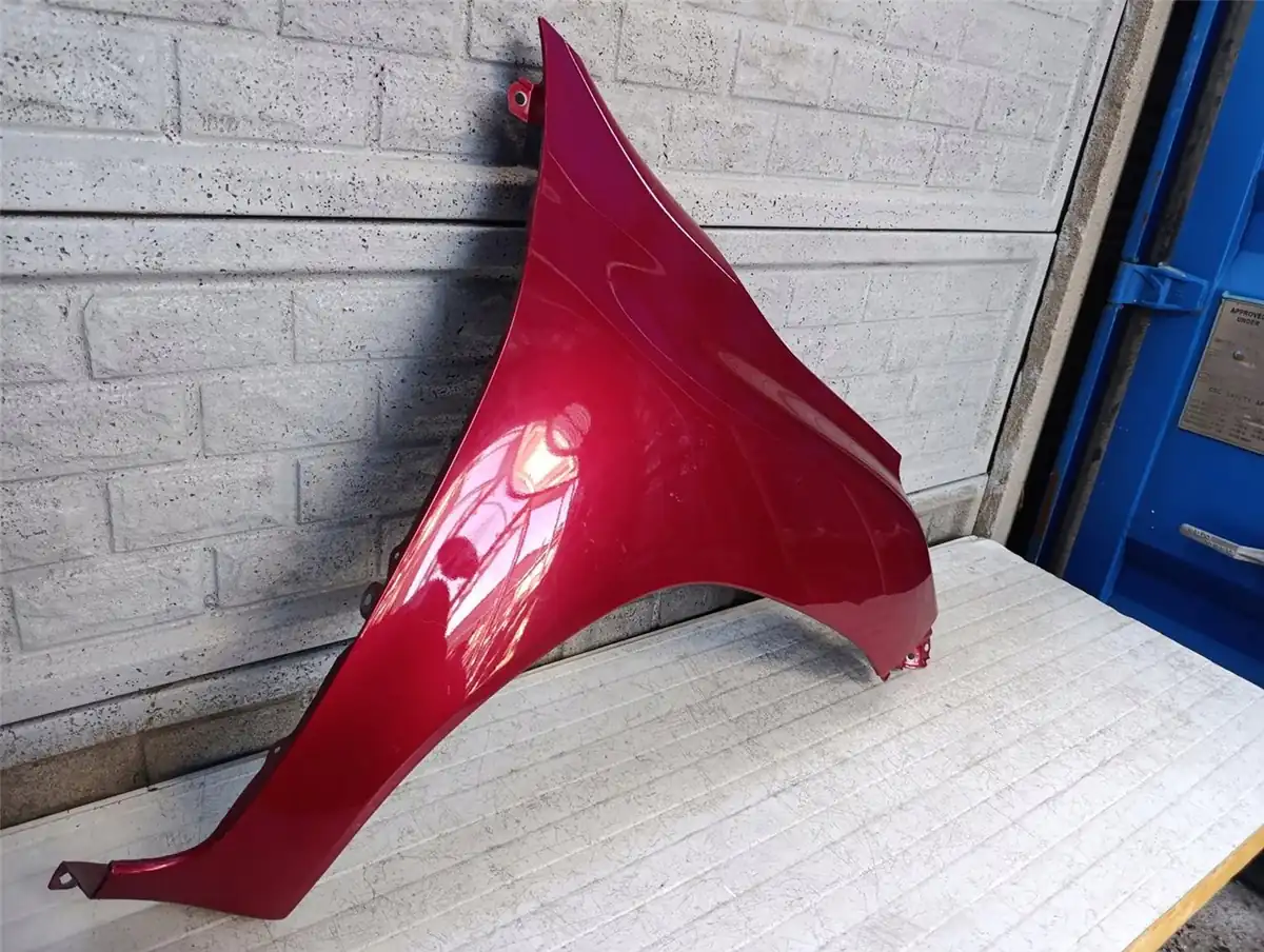 Aripa fata dreapta Toyota Hilux 15