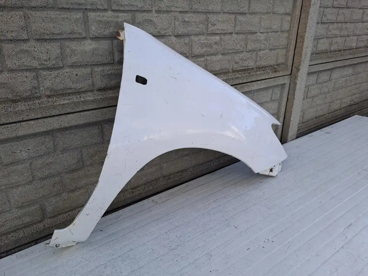 Aripa fata dreapta Toyota Hilux 2005 2012