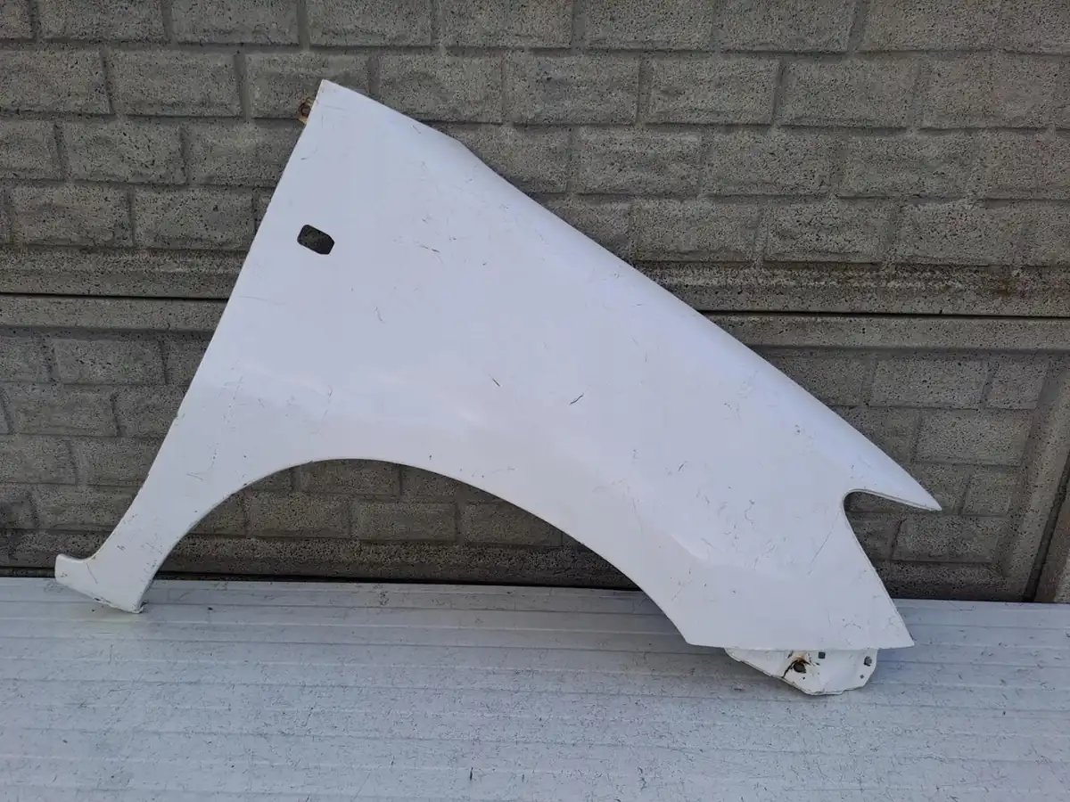 Aripa fata dreapta Toyota Hilux 2005 2012