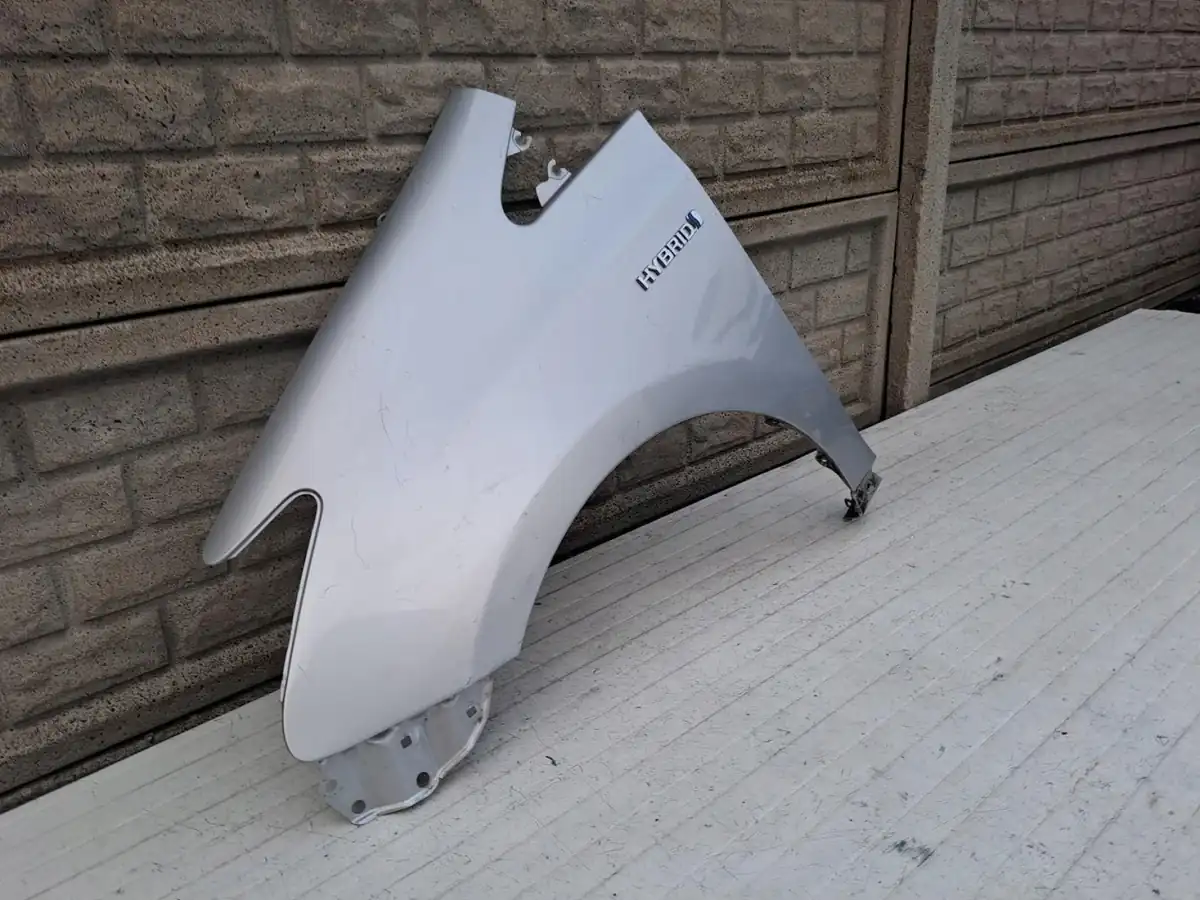 Aripa fata stanga Toyota Prius Plus