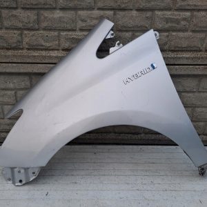 Aripa fata stanga Toyota Prius Plus