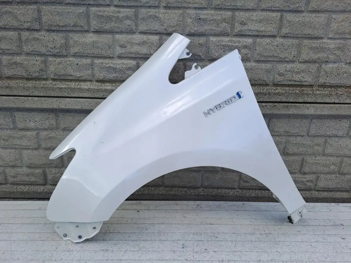 Aripa fata stanga Toyota Prius Plus
