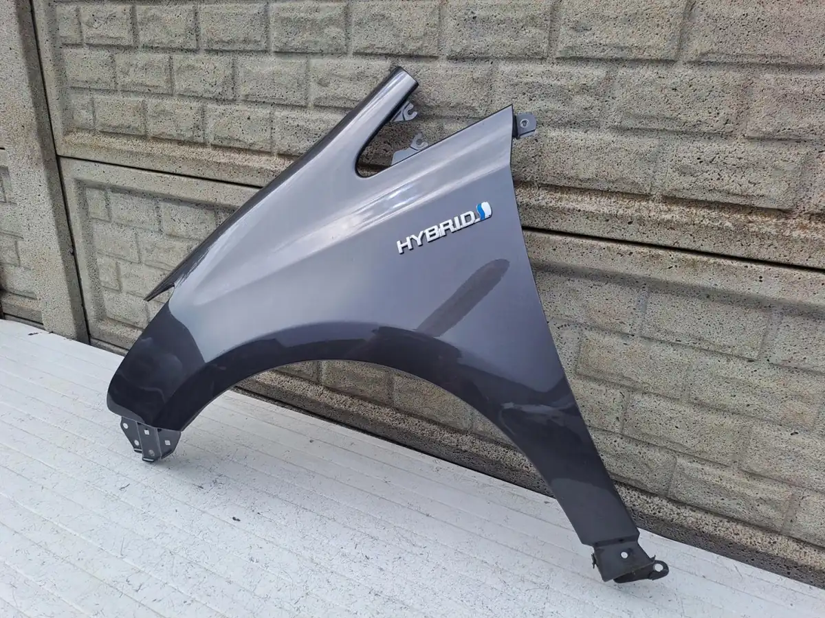 Aripa fata stanga Toyota Prius Plus