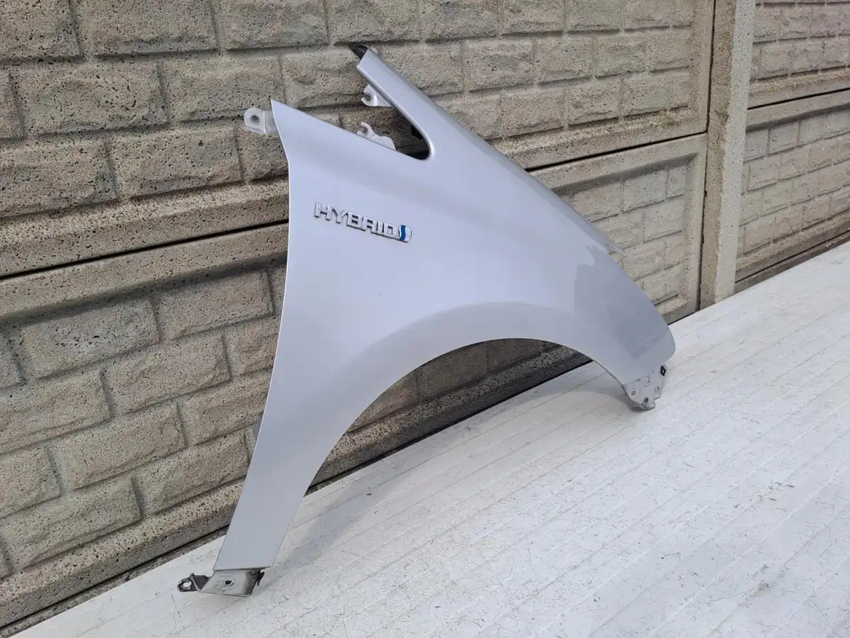 Aripa fata dreapta Toyota Prius Plus