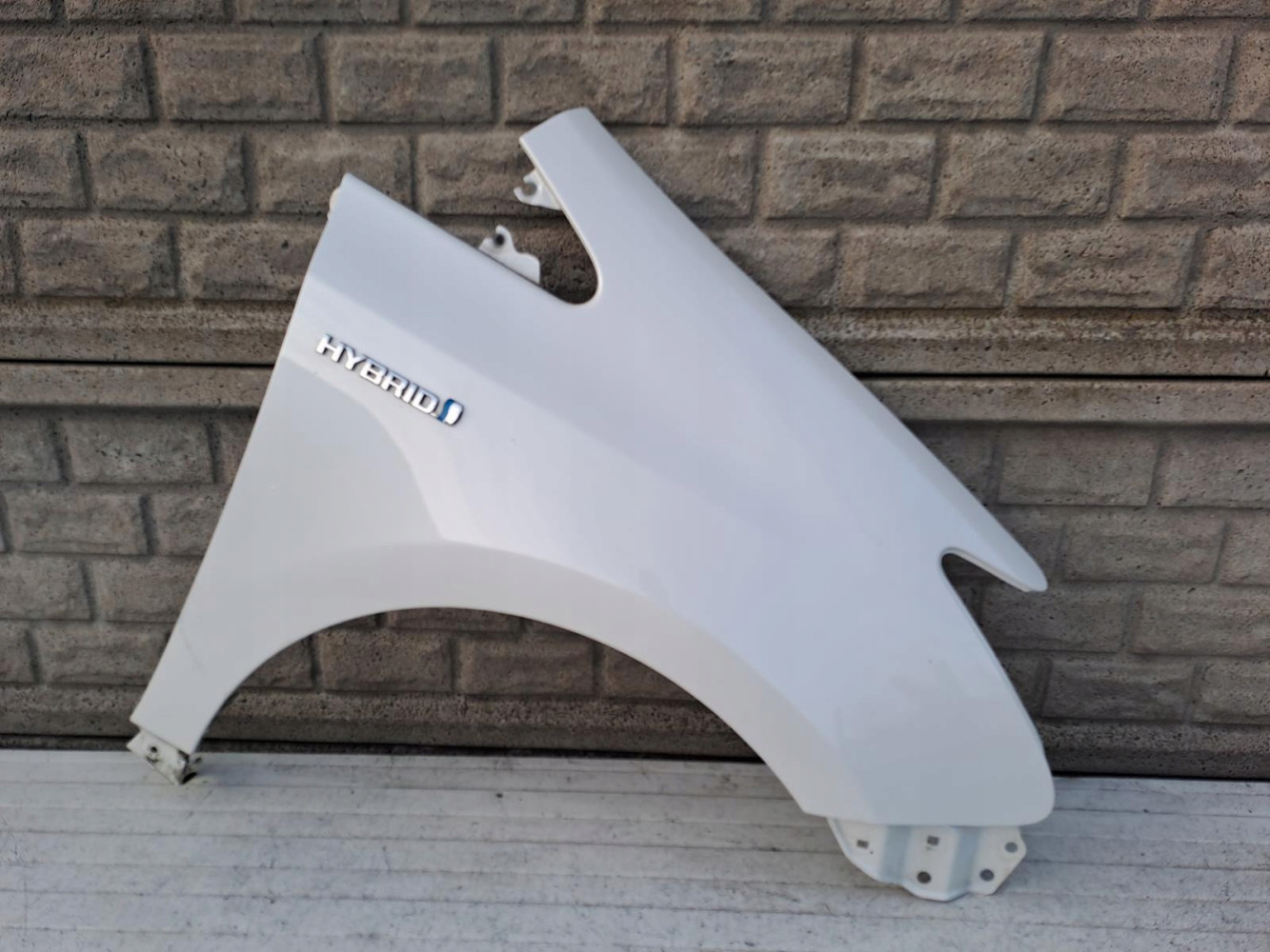 Aripa fata dreapta Toyota Prius Plus