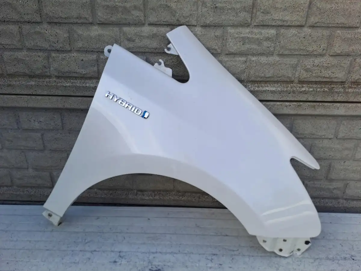 Aripa fata dreapta Toyota Prius Plus