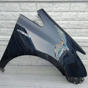 Aripa fata dreapta Toyota Prius Plus
