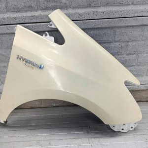 Aripa fata dreapta Toyota Prius Plus