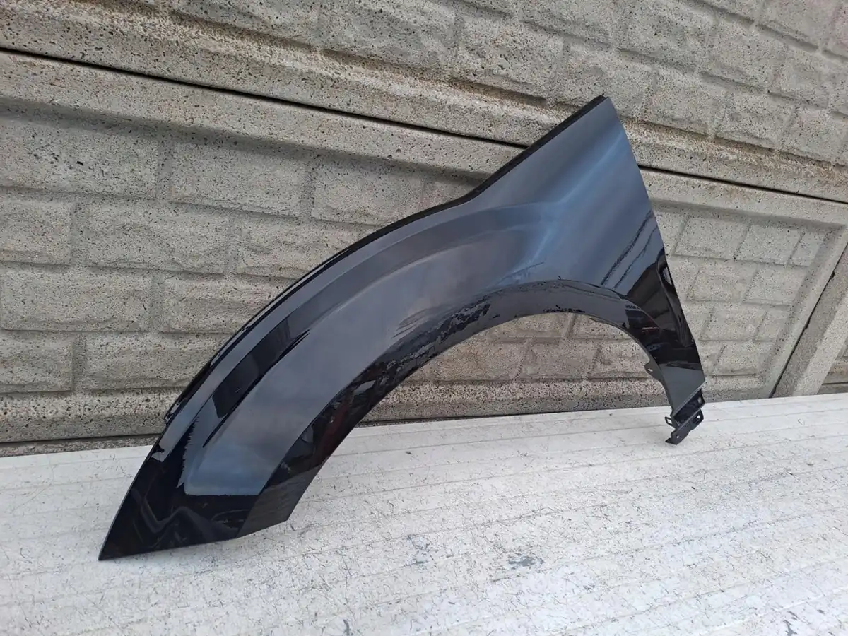Aripa fata stanga Volvo Ex30 2023