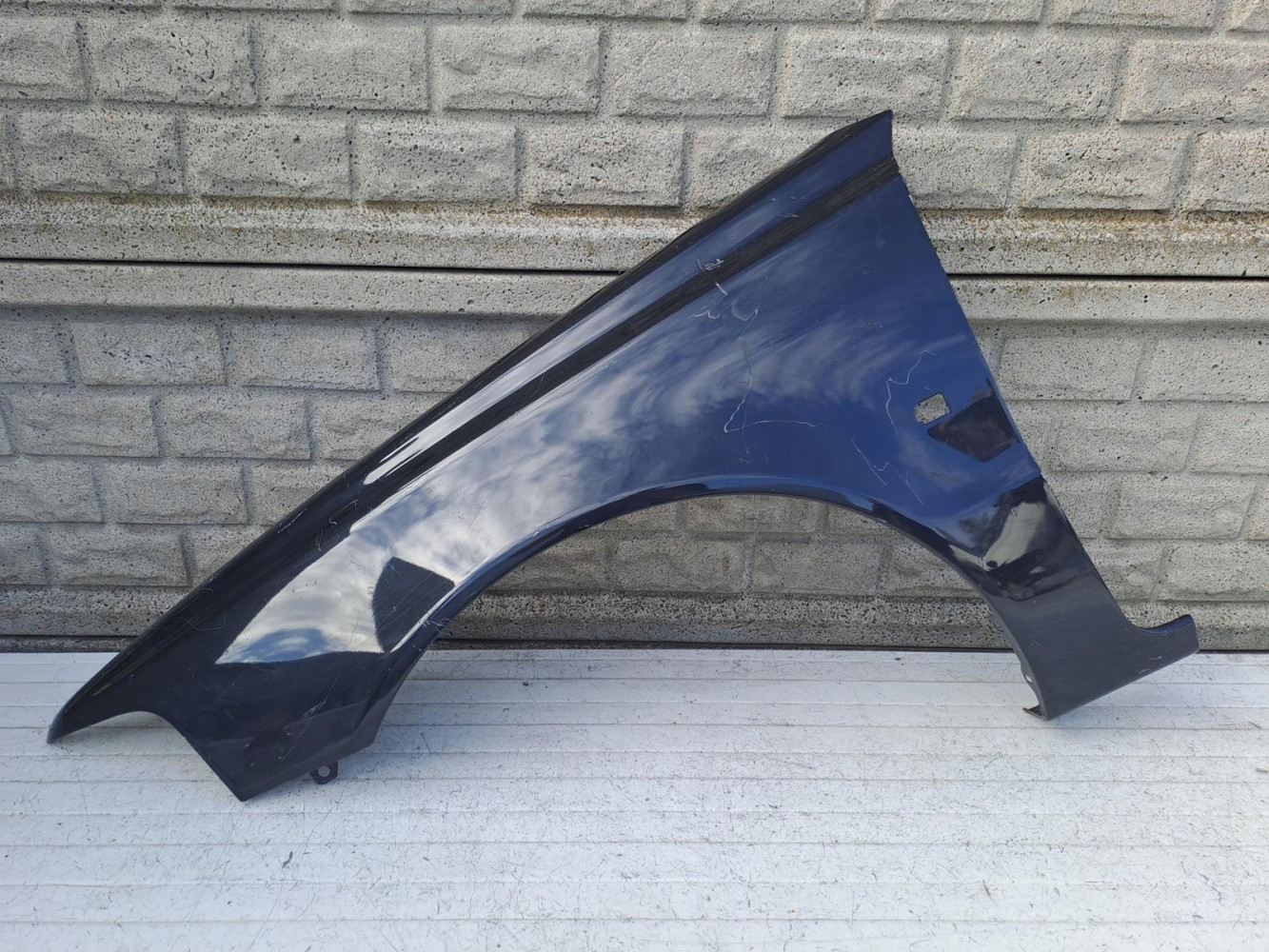 Aripa fata stanga Volvo V40 Lift 00 04