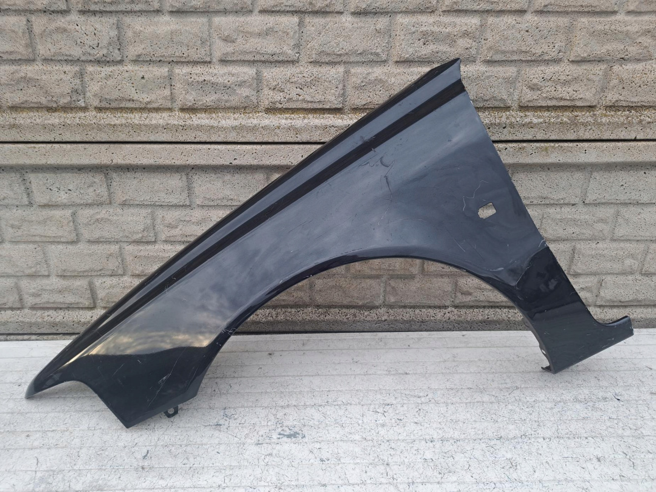 Aripa fata stanga Volvo V40 Lift 00 04