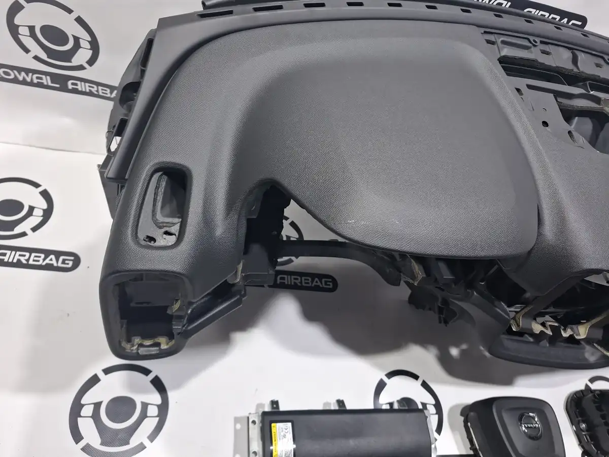 plansa bord volvo xc40