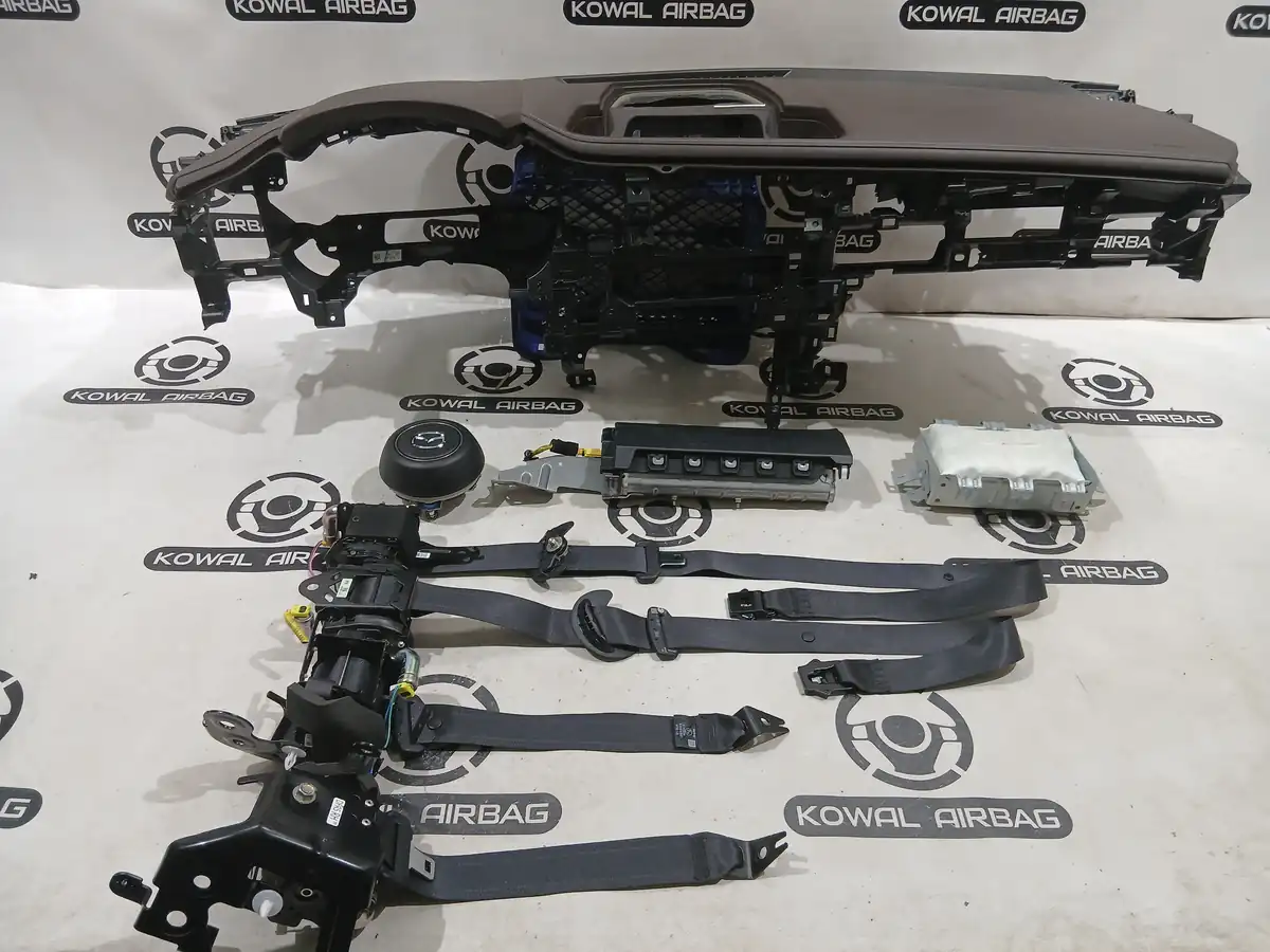 plansa bord mazda cx30