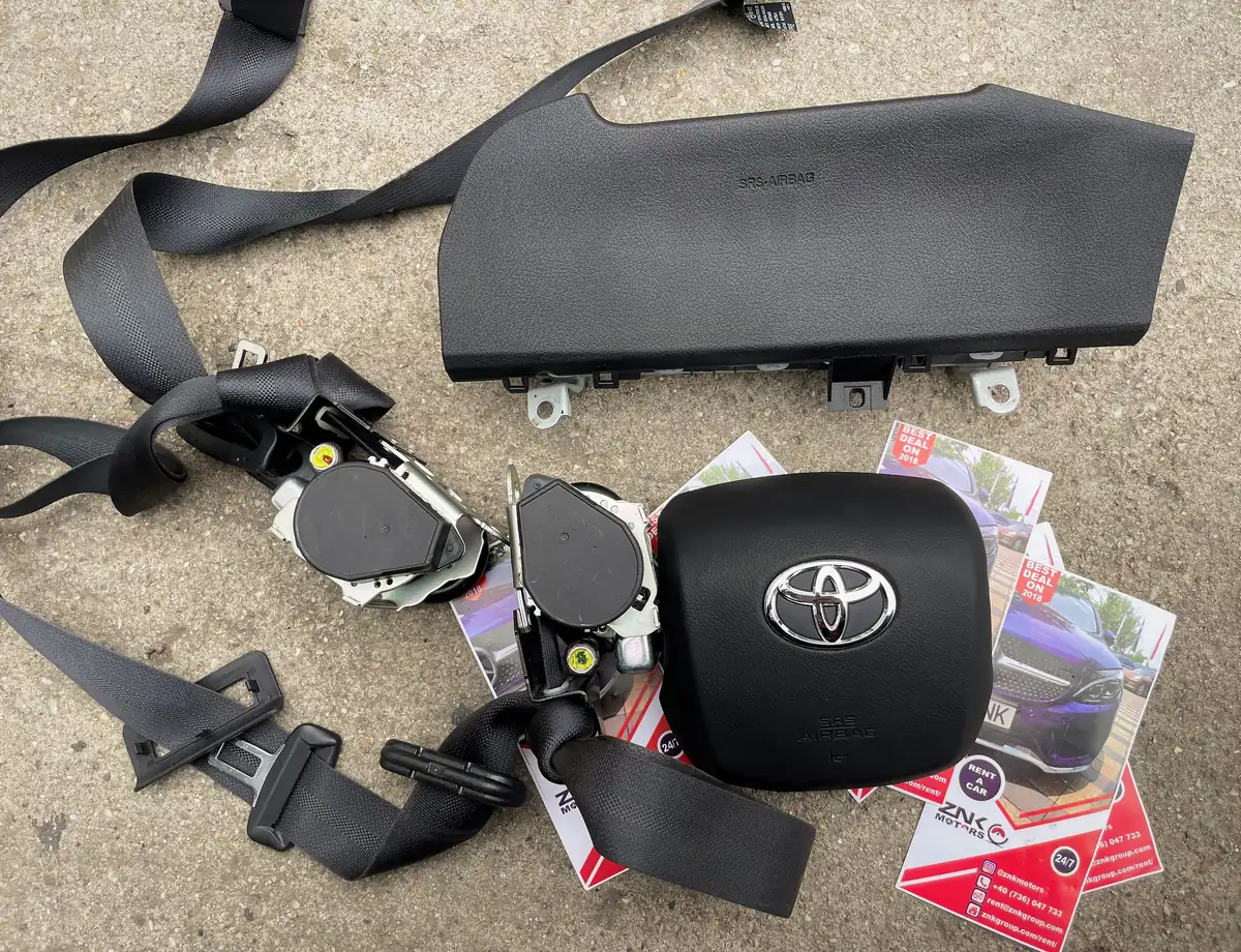 Toyota Hilux Volan Genunchi