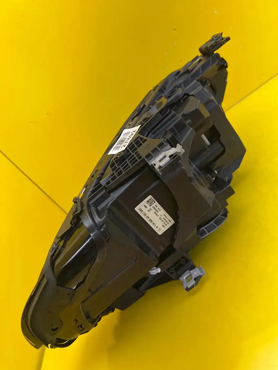 Far Dreapta Mercedes CLA C174 III 25- Multibeam LED