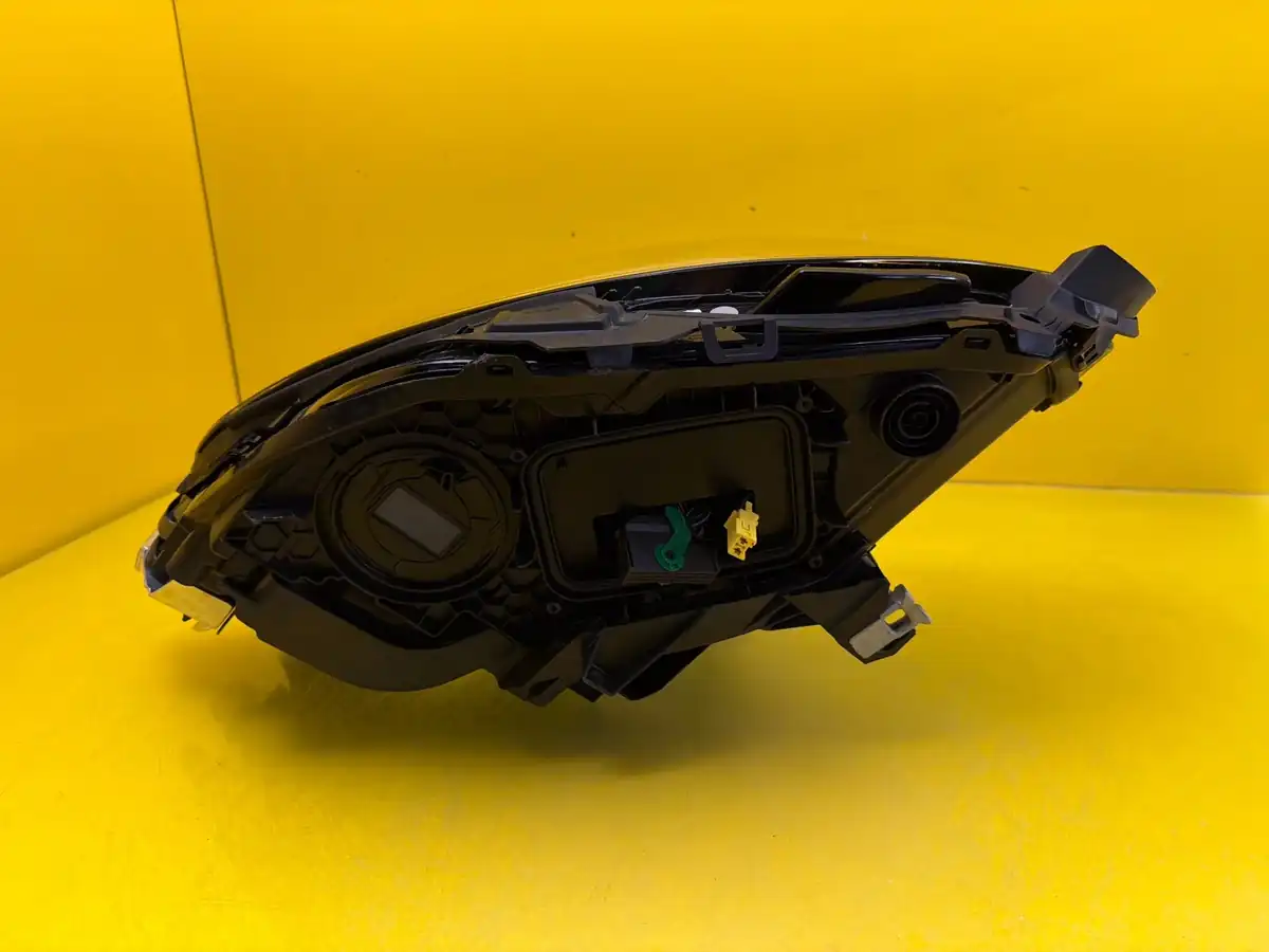Far Dreapta Mercedes CLA III W174 LED
