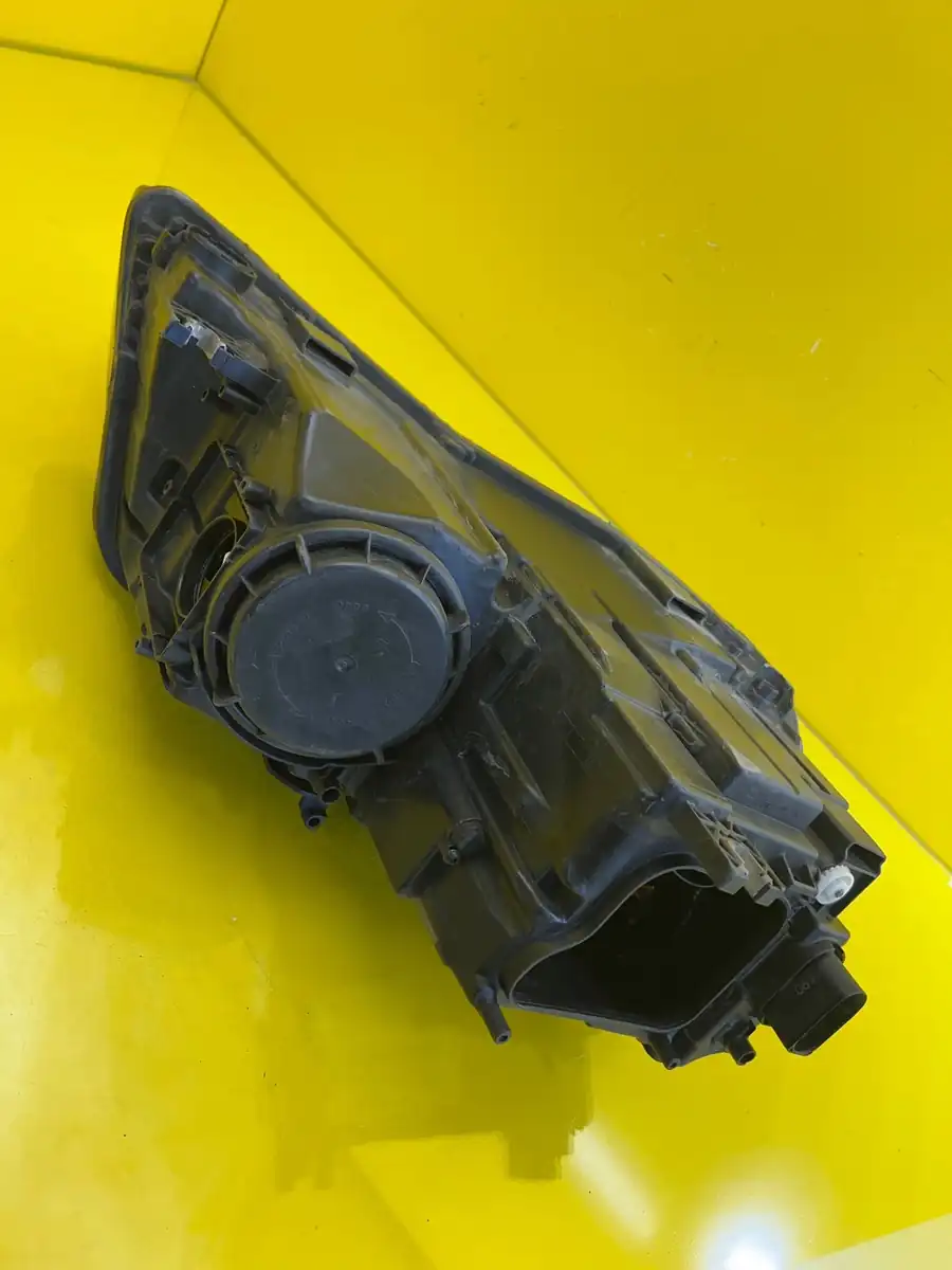 Far Audi A8 D4 09 13 Bixenon