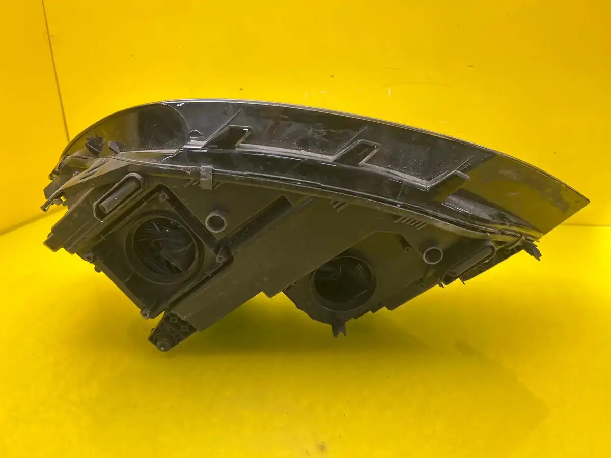 Far Dreapta VW Touran III 5TB Full LED