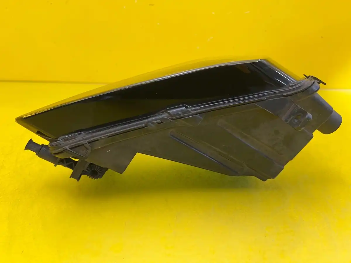 Far Dreapta VW Golf VII Sportsvan Halogen
