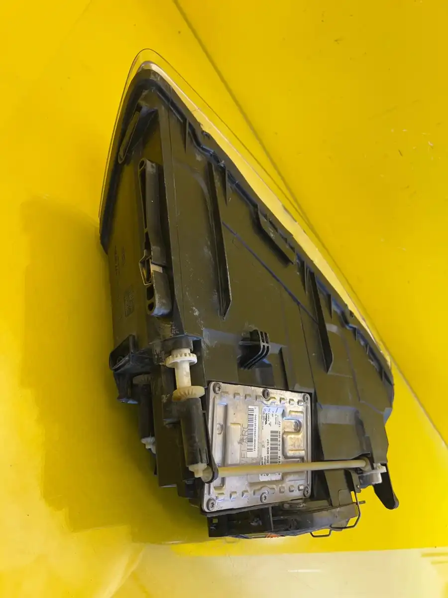Far VW Touareg 1 7L6 02 Xenon