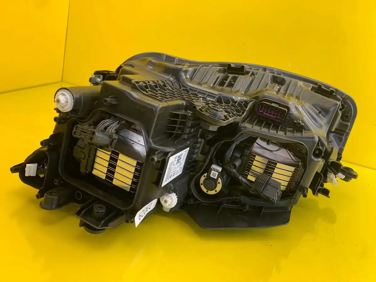 Far Dreapta VW Touareg 761 R Line Full LED
