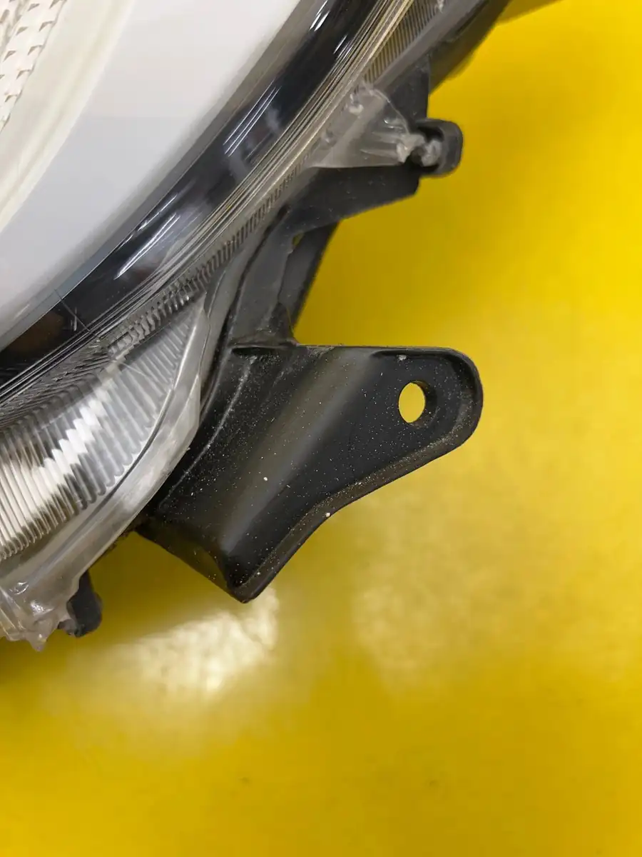 Far Toyota Yaris IV Full LED