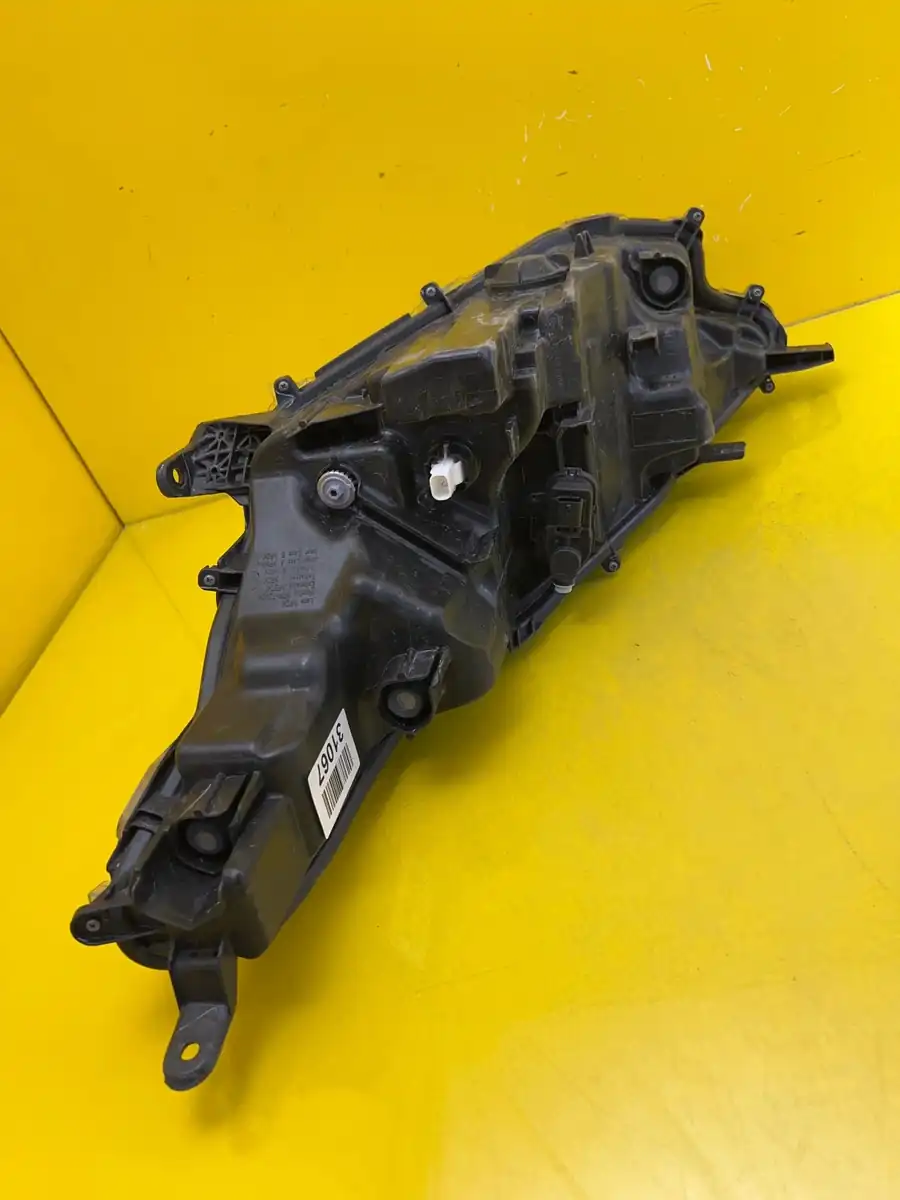 Far Dreapta Toyota Yaris IV 4 Full LED