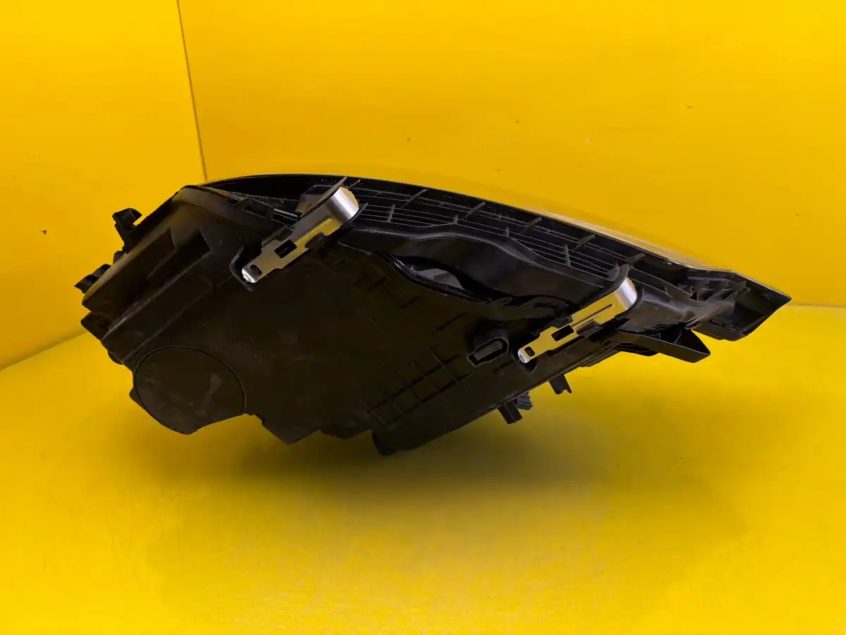 Far Dreapta Volvo XC60 II Lift Full LED