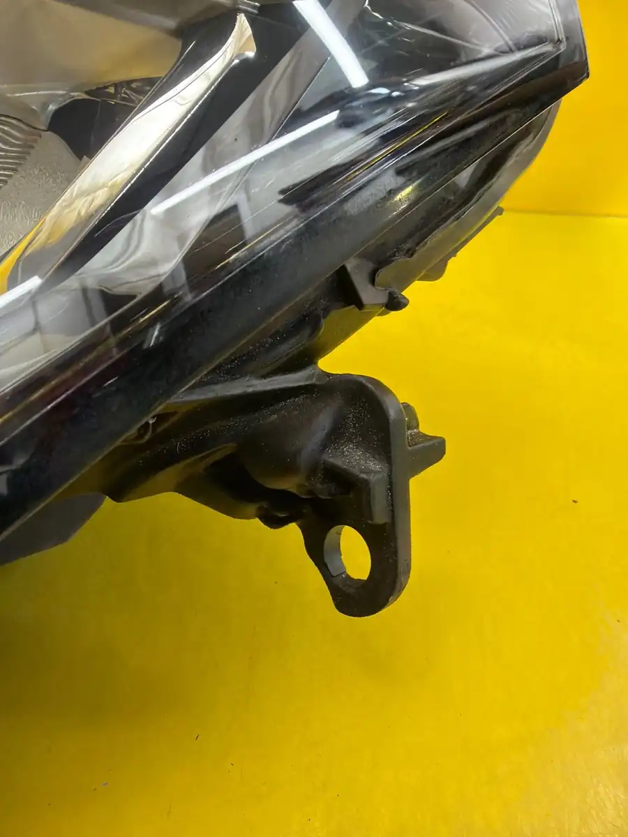 Far Peugeot 308 III T10 P5 LED
