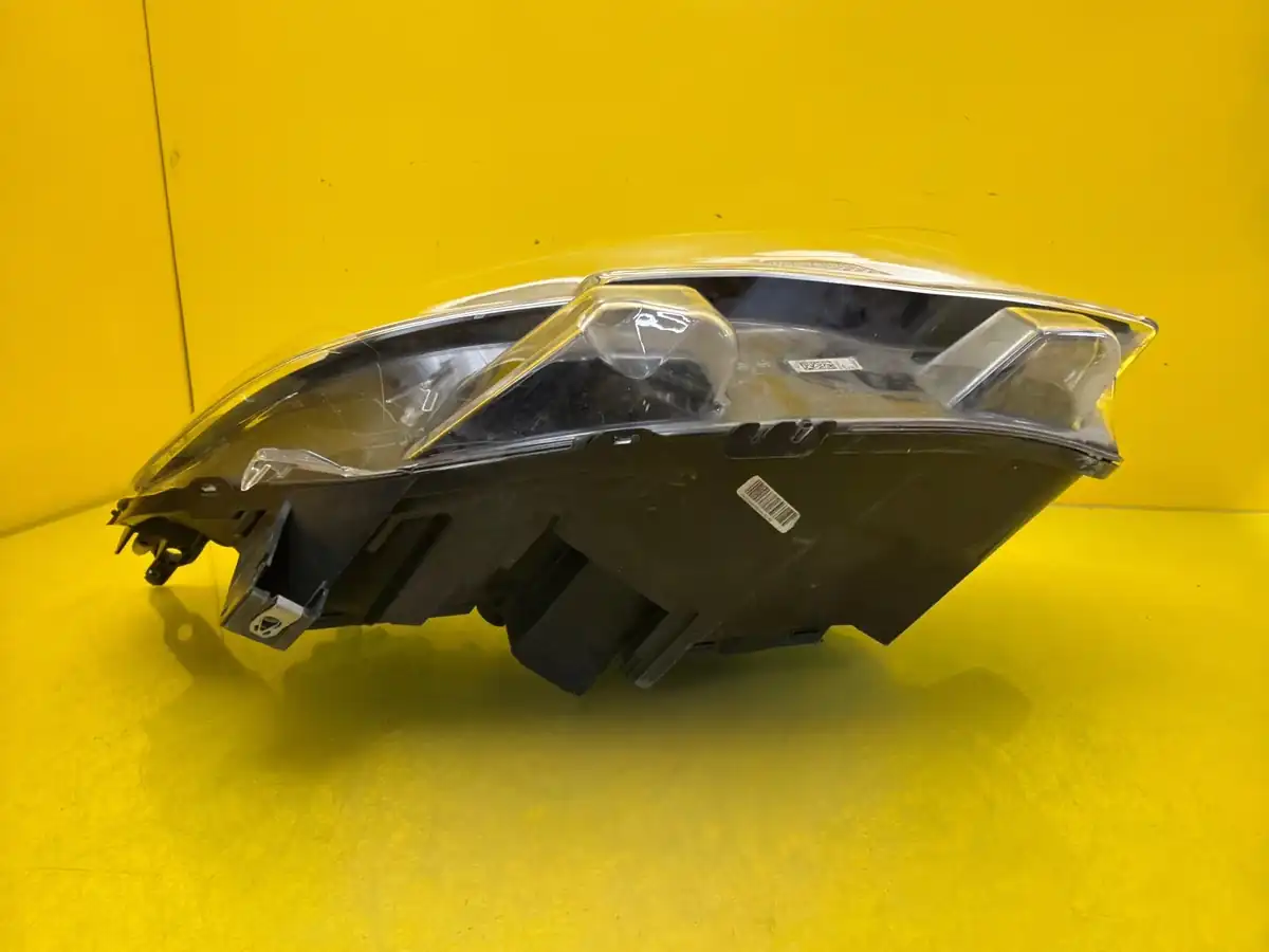 Far Dreapta Peugeot Traveller Expert Eu